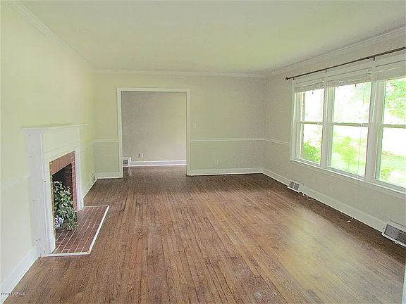 3rd image of 2000 Forest Hill Dr