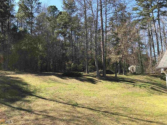 4th image of 892 Fairmont Park Dr