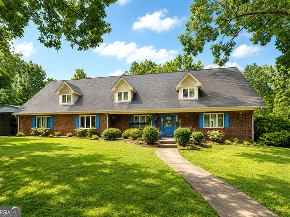 205 High Point Forest Dr, Covington, GA 30016