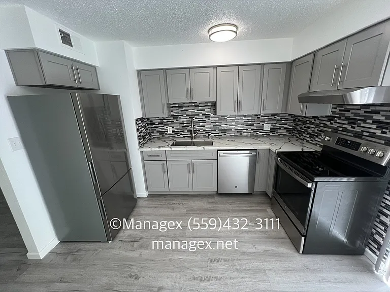 5090 N Roosevelt Ave #7 — Photo 5