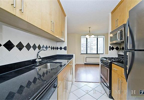2nd image of 30 W 61st St APT 8C