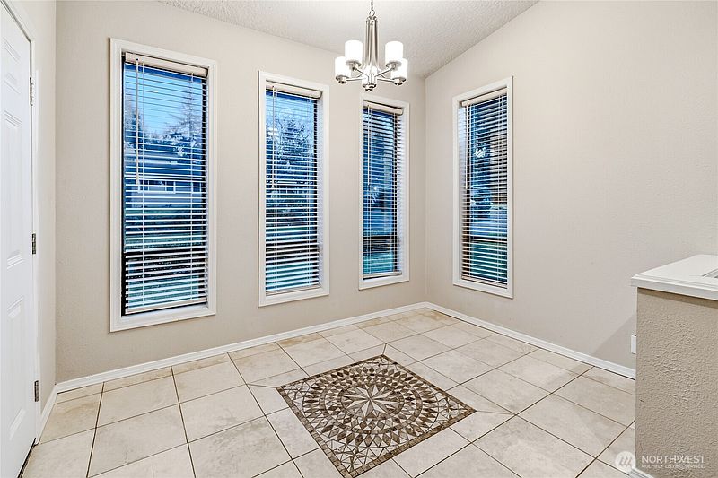 3rd image of 558 SW 298th Street