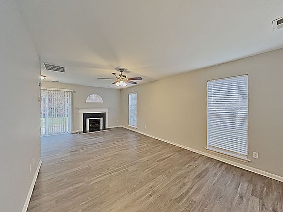 5th image of 14909 Ashlight Dr