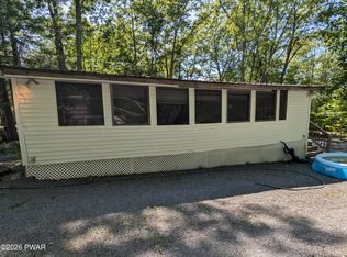110 Chenango Dr, Shohola, PA 18458