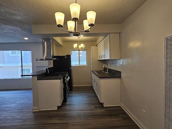 5th image of 1710 Vine St #1710H