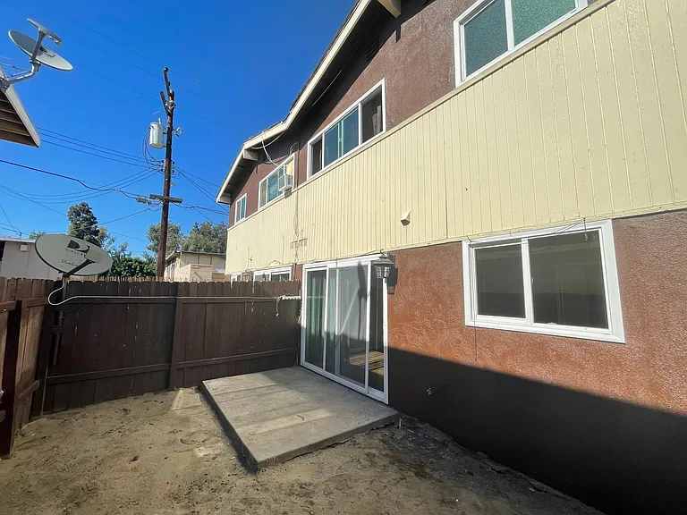 W Brownwood Ave — Photo 16