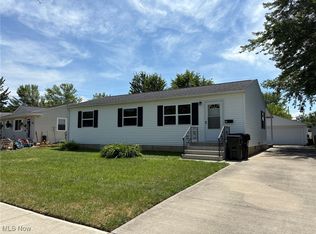 921 Rosewood Dr, Elyria, OH 44035