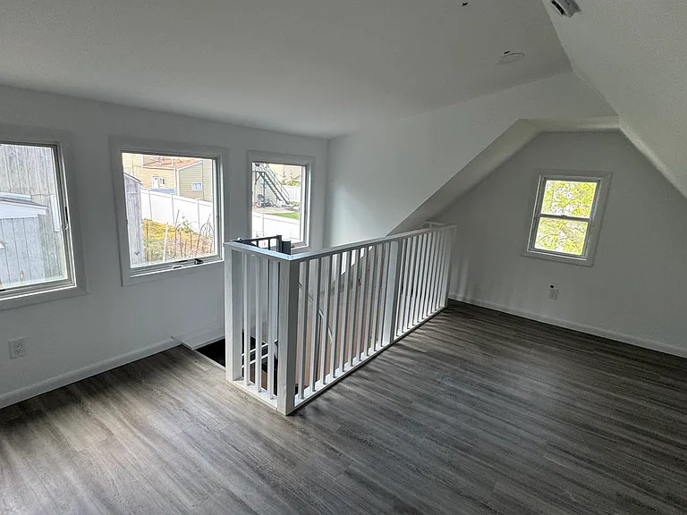 Hulick St — Photo 2