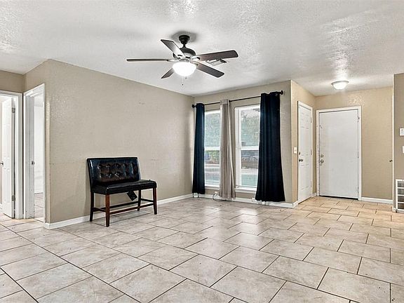 4th image of 840 NW 104th St
