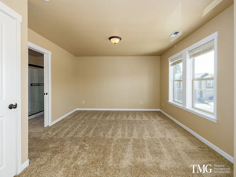 9807 NE 76th Way — Photo 42