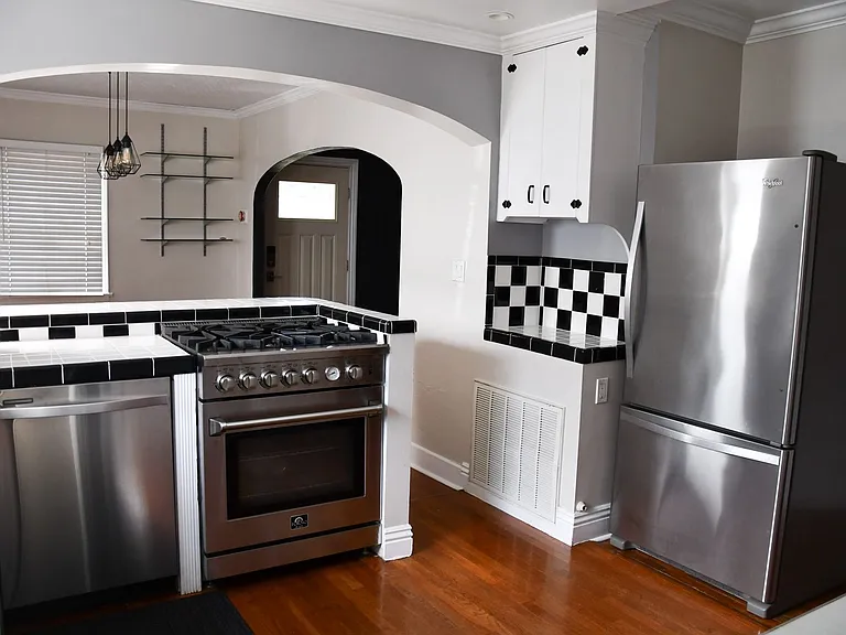 629 W Culver Ave — Photo 19