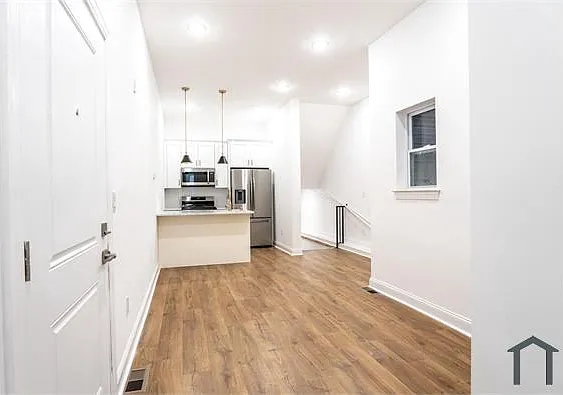 2 bed, 1200 sqft, $1,700 — Photo 2