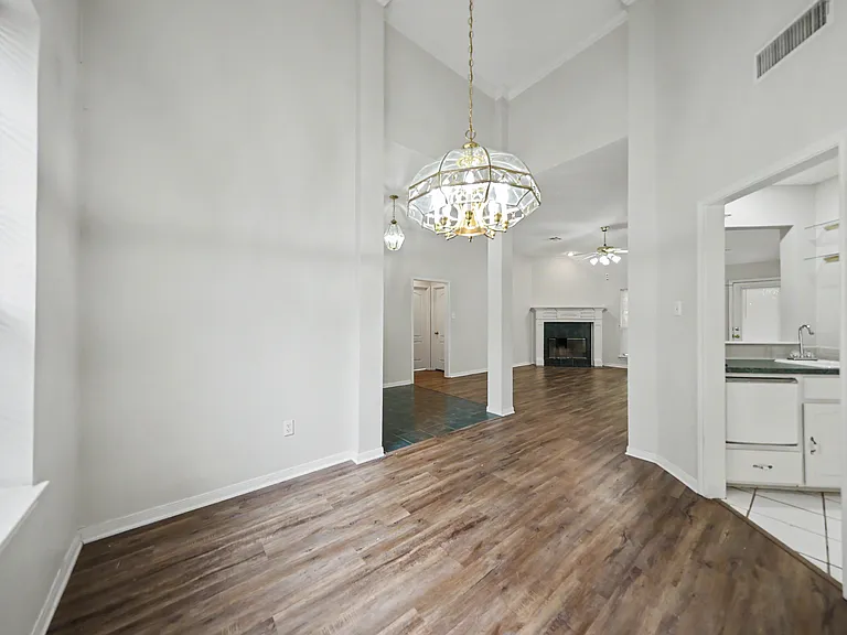 2412 Wilshire Dr — Photo 7