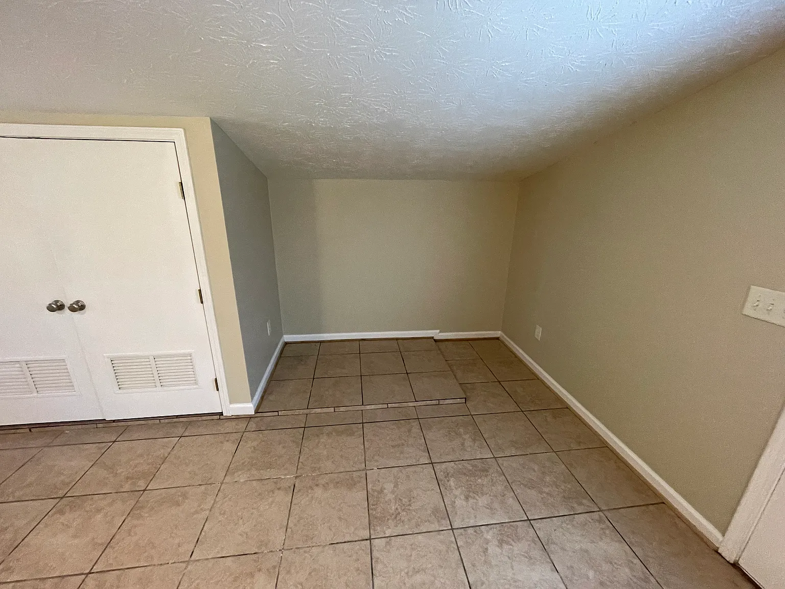 3 bed, 1.5 bath, 1512 sqft, $1,200 — Photo 3