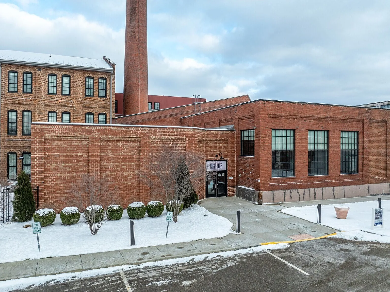 Hercules Apartments — Photo 3