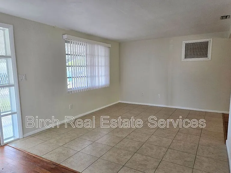 2552 Chancery Dr — Photo 3