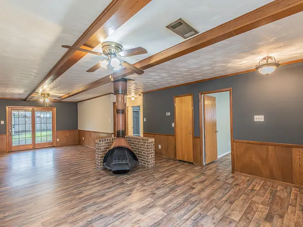 702 Fouts Dr, Irving, TX 75061