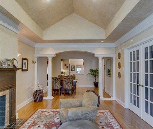5th image of 6223 Martel Ave