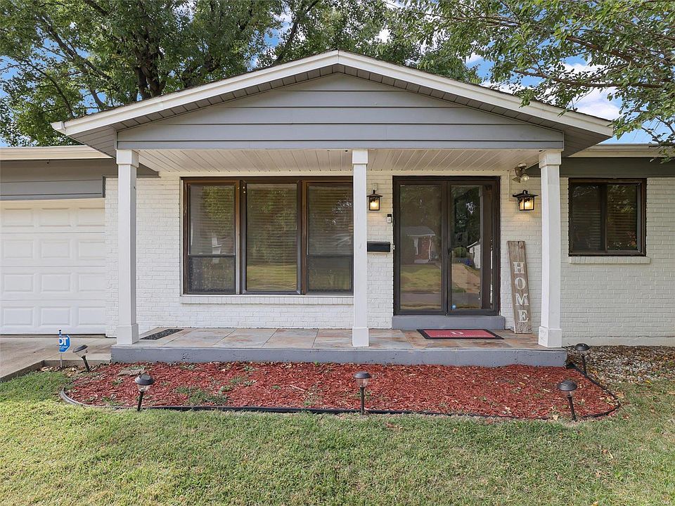 1st image of 29 Gray Brooke Ln