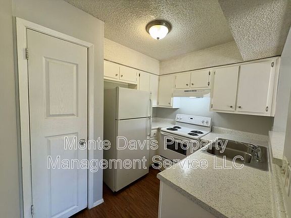 3rd image of 8909 Parkfield Dr APT 203