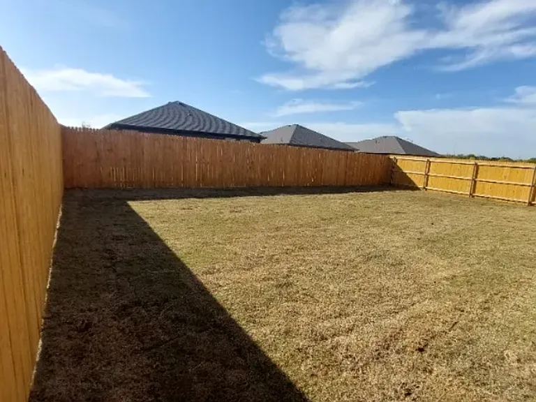 1425 Waverley Dr — Photo 4