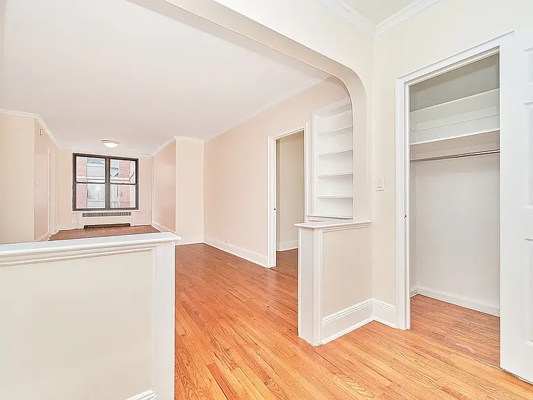 124 E 24th St #5K — Photo 6