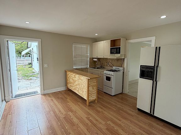 4th image of 425 Avenida Hermosa #A