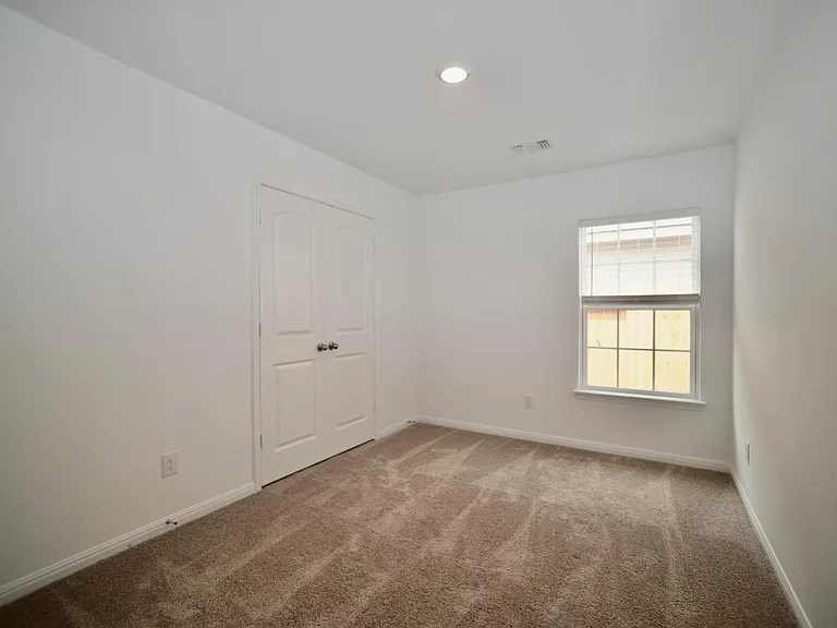 136 Maywood Ln — Photo 13