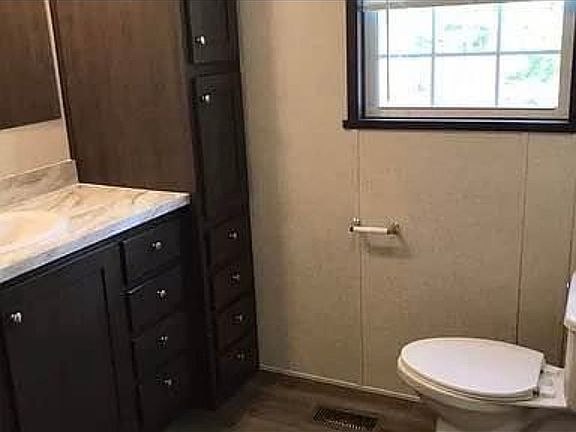 3rd image of 406 Sunburst Cir
