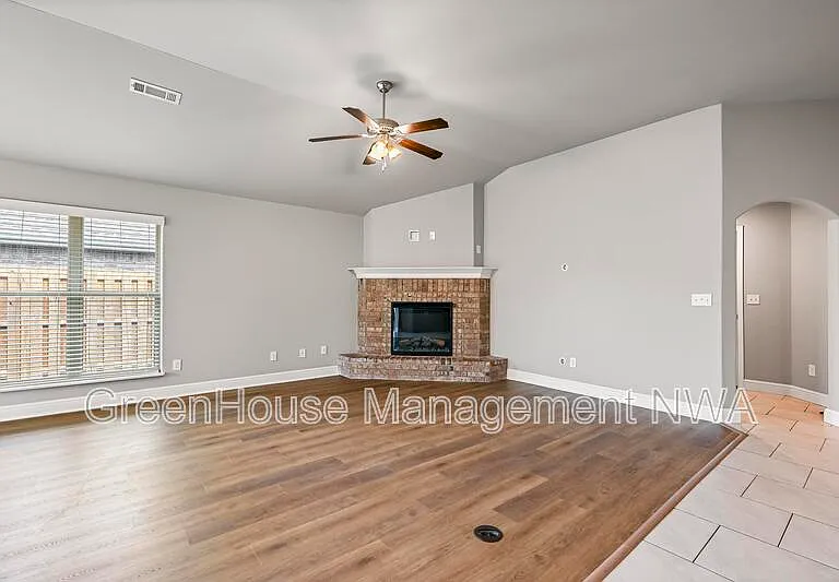 971 Redfree Dr — Photo 7