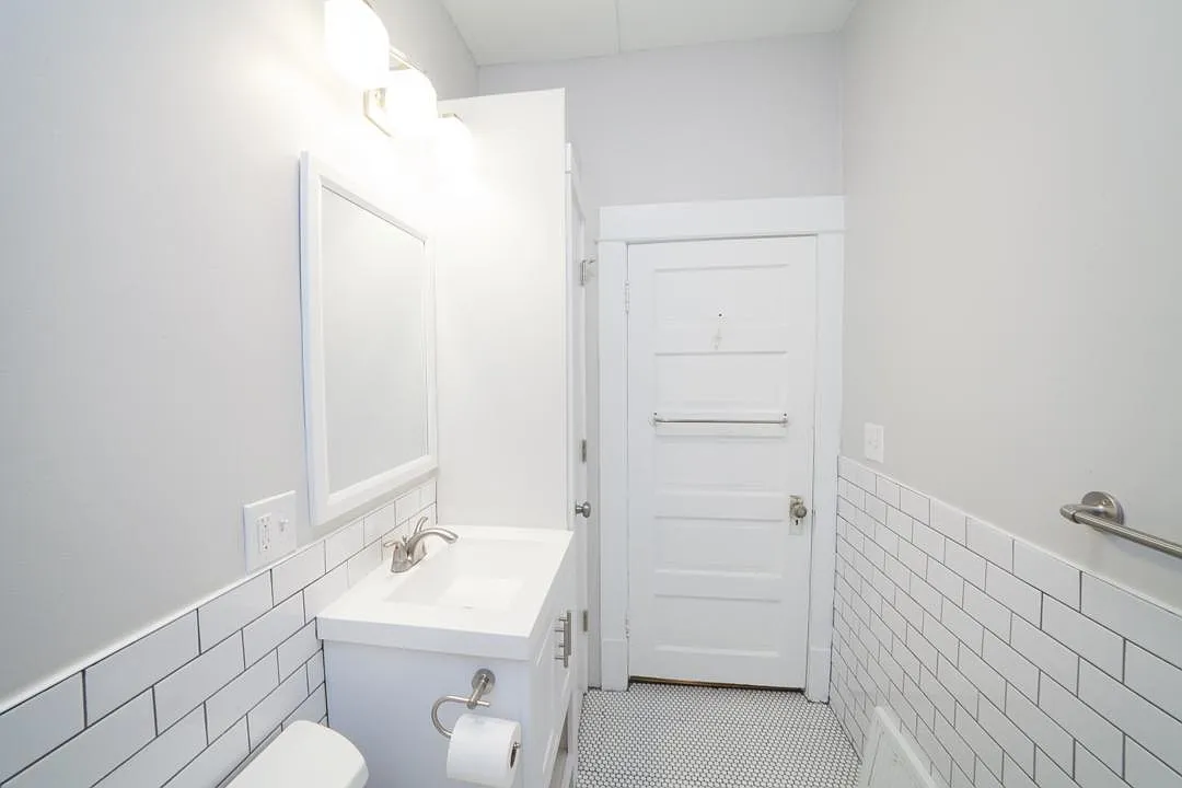 122 N Canyon Road — Photo 3