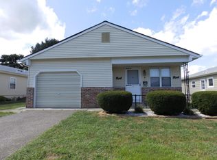 4 Zapata Ct, Toms River, NJ 08757