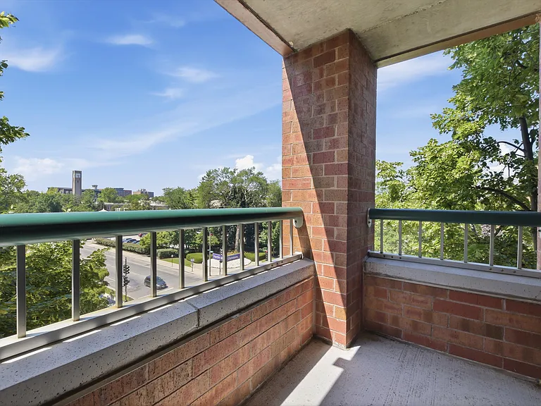 Evanston Place — Photo 58