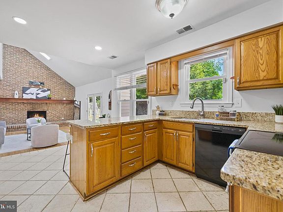 5th image of 2715 Sprague Dr