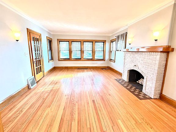 4th image of 2514 Crosby St