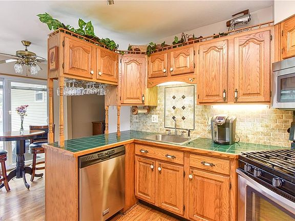 2nd image of 32425 Orchard Knoll Dr