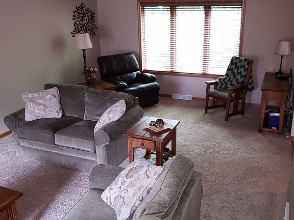 3rd image of 3999 S Woodhill Ln