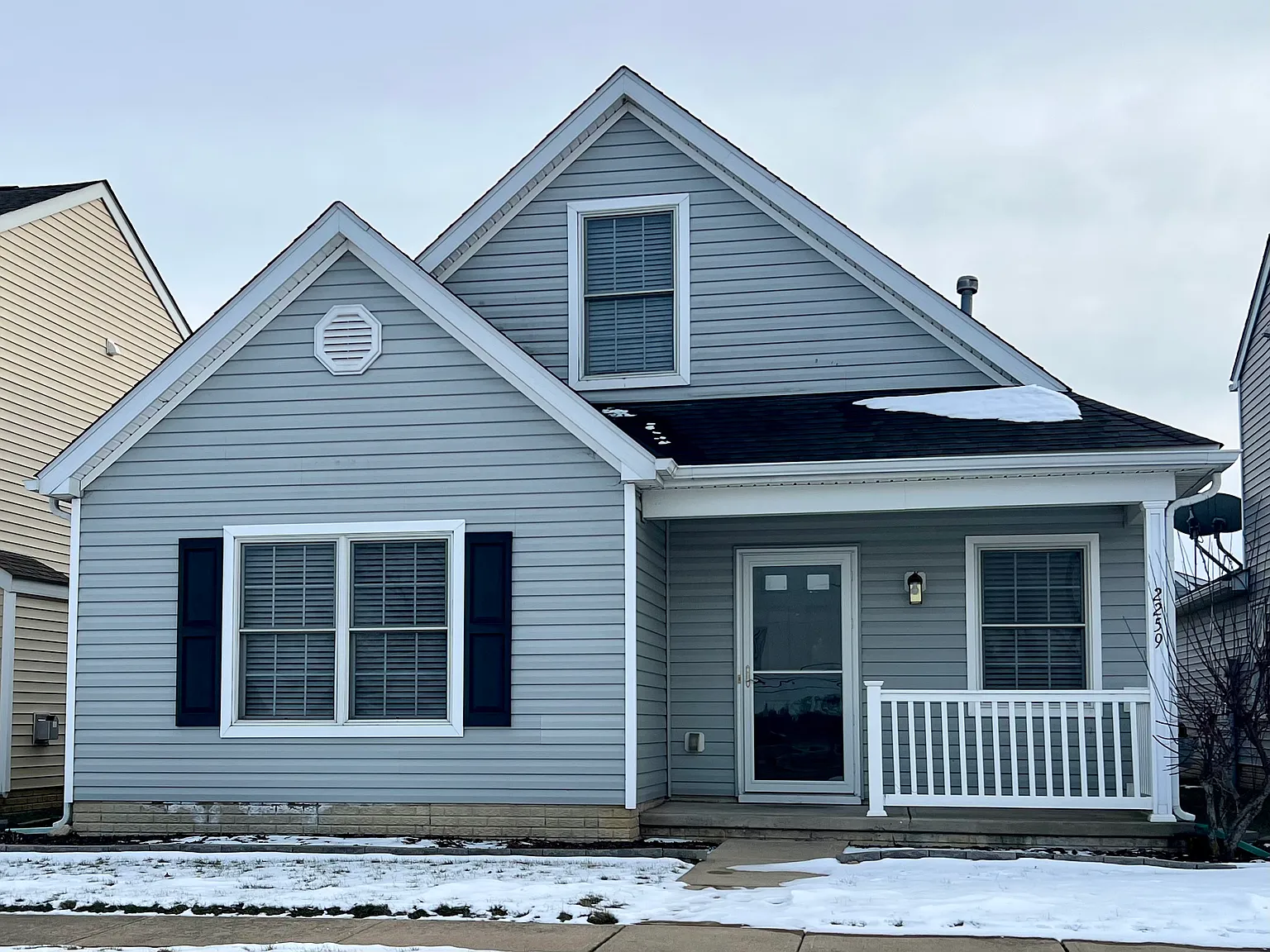 2259 Dunvegan St photo 1