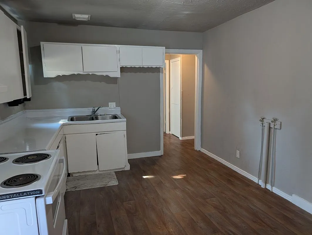 2 bed, 1.0 bath, 932 sqft, $750 — Photo 2