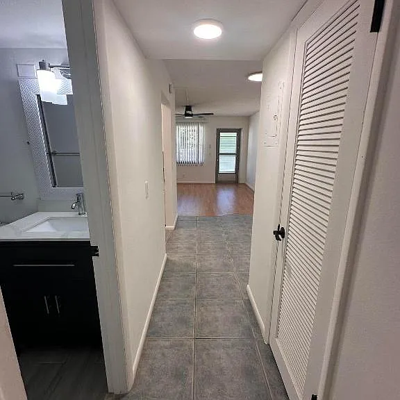226 W Canterbury Dr #J — Photo 17