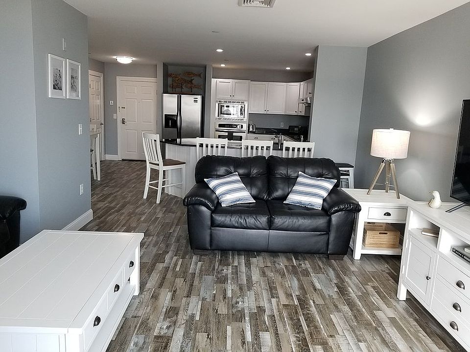 1st image of 1 E Grand Ave APT 508