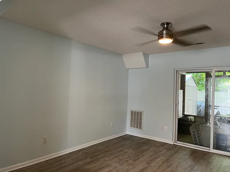 1029 Hickory Dr #B — Photo 4