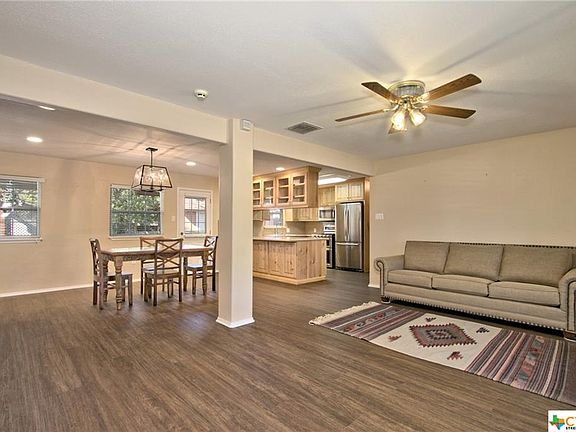 5th image of 610 N Milam St