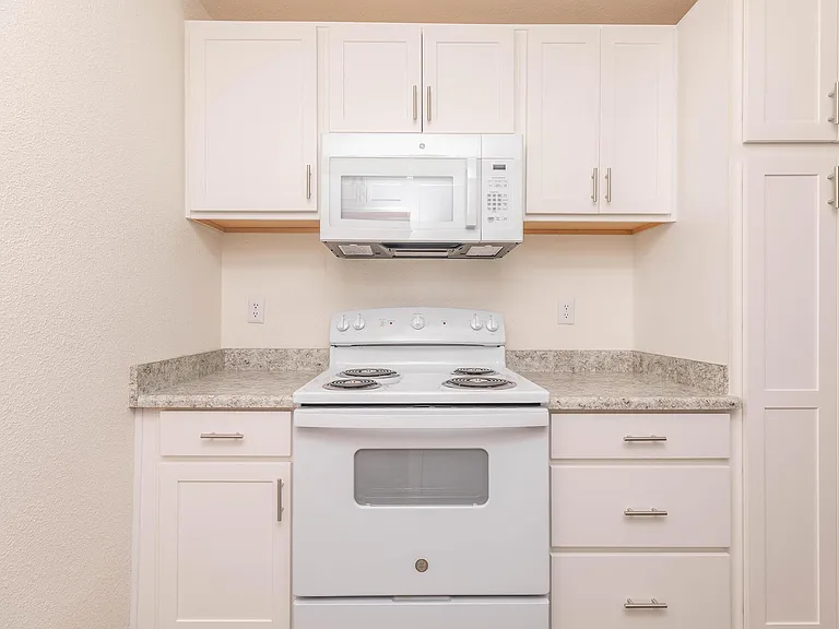 Highland Creek Apartment Homes — Photo 17