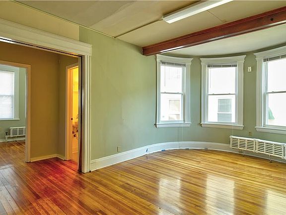 5th image of 2872 Fairfield Ave