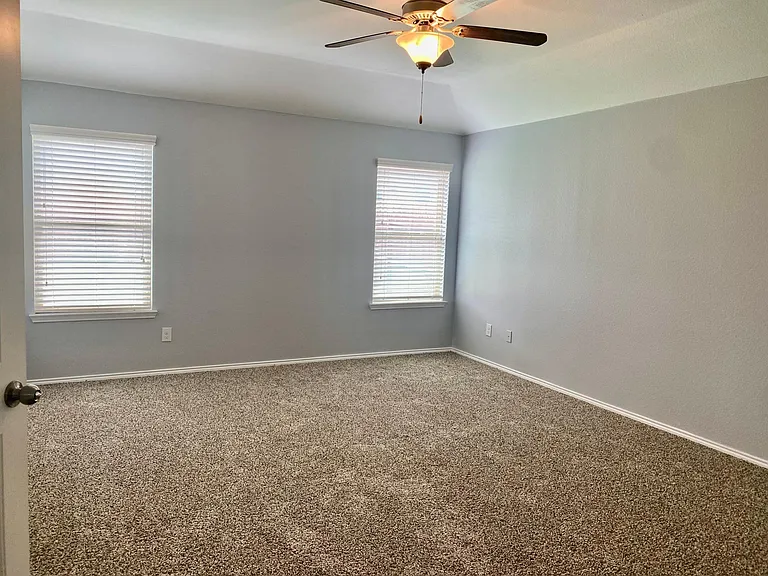 279 Oxford Dr — Photo 7