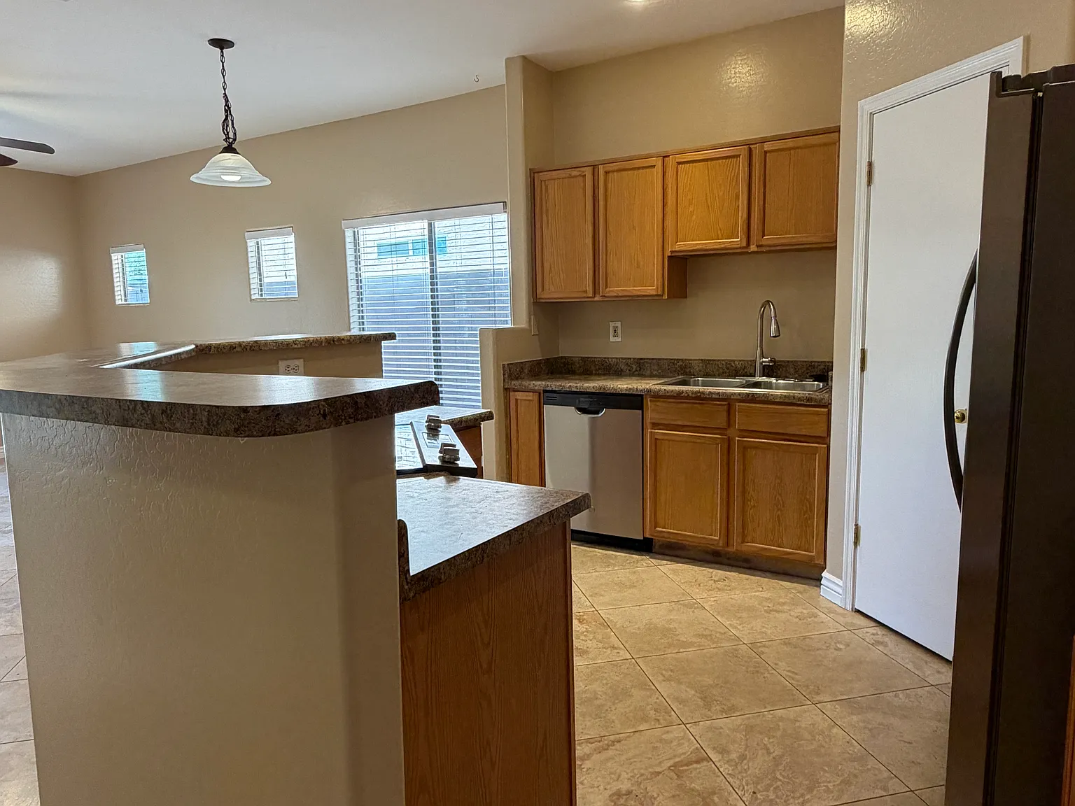 3 bed, 1500 sqft, $2,300 — Photo 4
