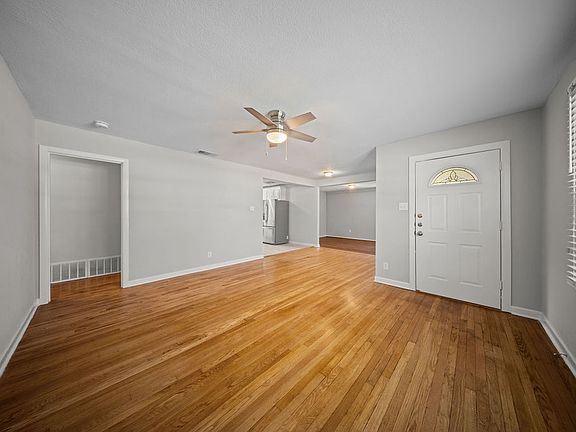 5th image of 5829 Holloway St
