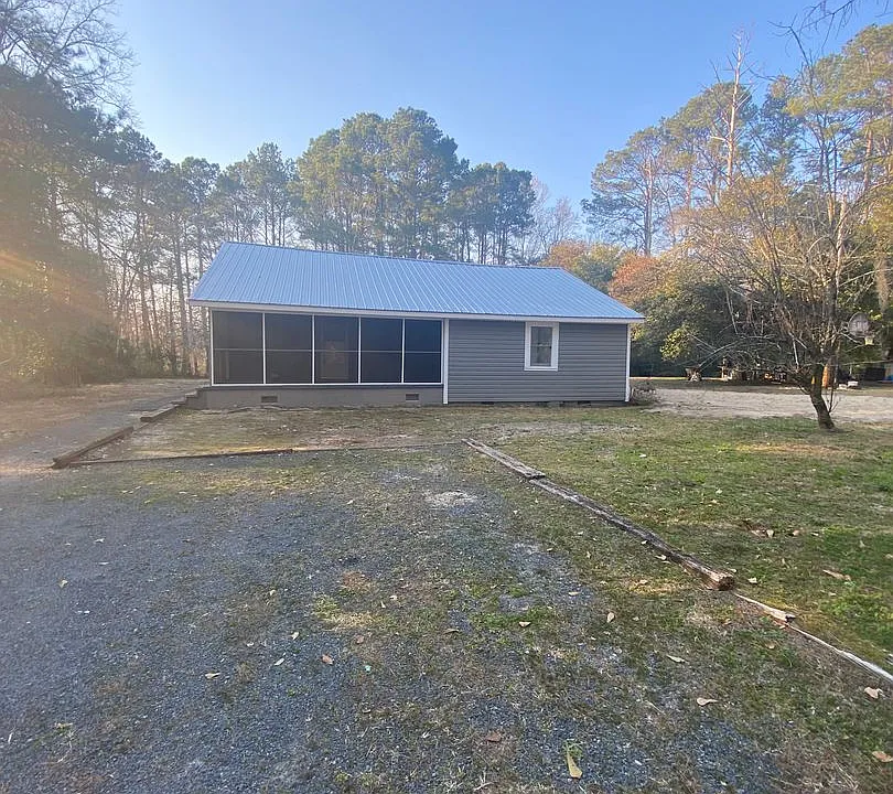 7600 Pond Dr