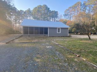 7600 Pond Dr, Laurinburg, NC 28352